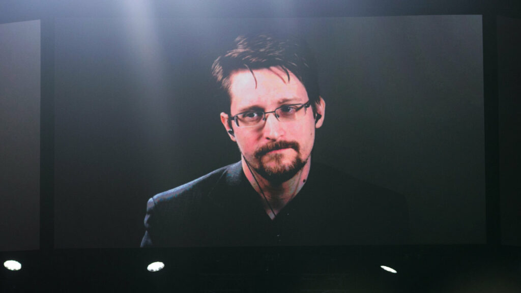 Edward Snowden parla di NSA e CIA durante il Websummit 2019 a Lisbona